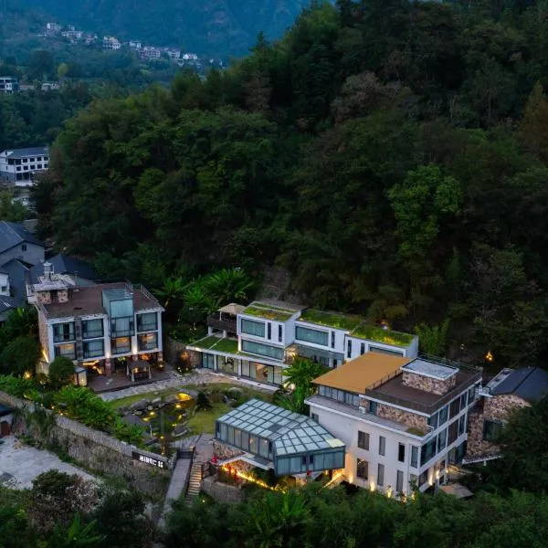 Zhangjiajie Rock language art hotel-Free pick up service, hotel v destinaci Čang-ťia-ťie