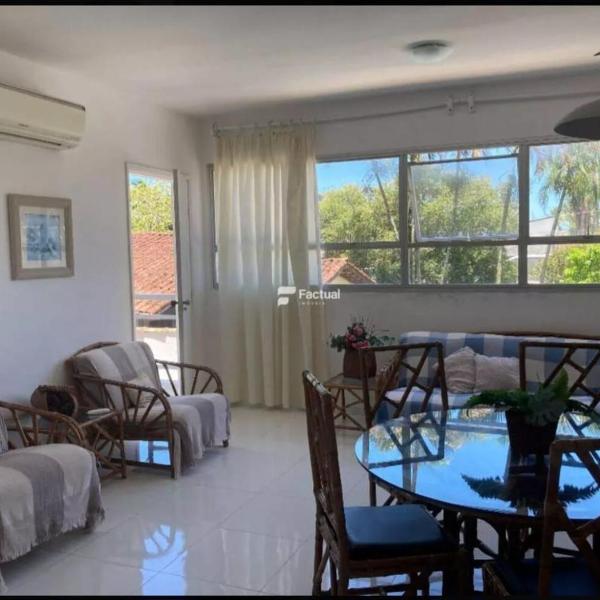 Apartamento com 4 quartos, uma quadra da Praia Enseada, Guarujá
