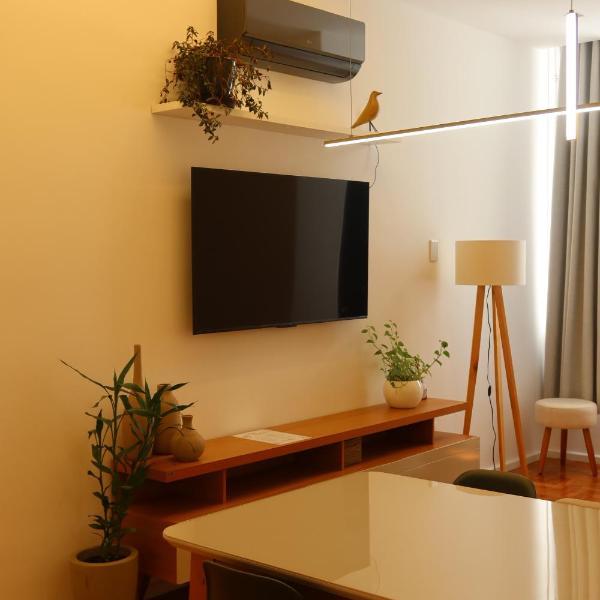 MELHOR APTO SALA E 2 QUARTOS NA QUADRA de COPACABANA