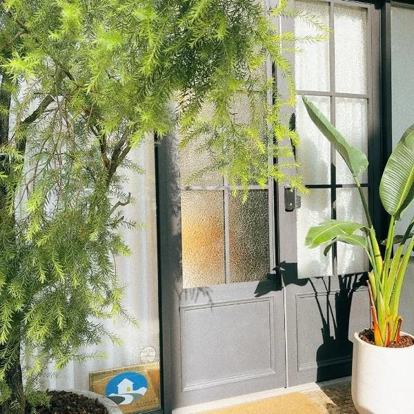 梧同包棟民宿La Petite Maison I Entire House BnB I 寵物友善 I 國旅卡 I 出差商旅可報帳 I 電動麻將 I NETFLIX I Nintendo Switch I MOD I一軒家貸切, hotel in Tainan
