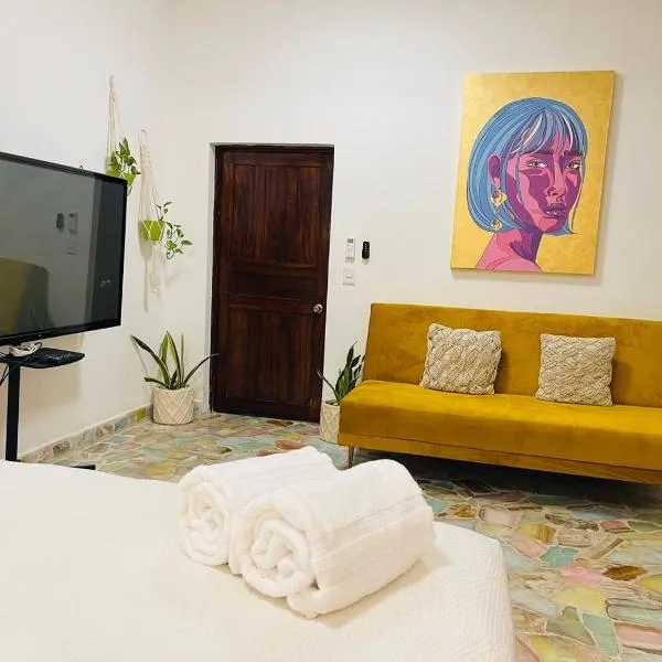 Private Room in a Boho House N1, hotel v destinaci Puerto Vallarta