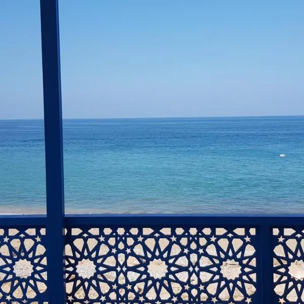 Tiwi Santorini, hotel v destinaci Ţīwī