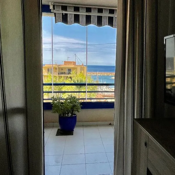 Turquesa Beach Cozy apartment with sea view，艾法奇的飯店