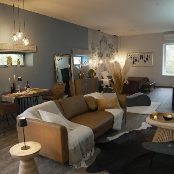 chambre romantique avec jacuzzi privatif – hotel w mieście Tétaigne