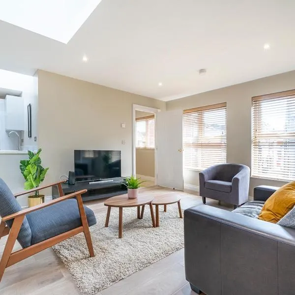 Pop Hollywood - Hip 2bd Ap - Gold Short Term Stays, hotel en Belfast