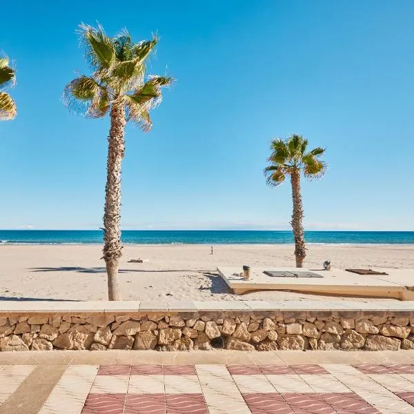 Modern beachfront apartment - By Welcomely, hotel v destinaci El Campello