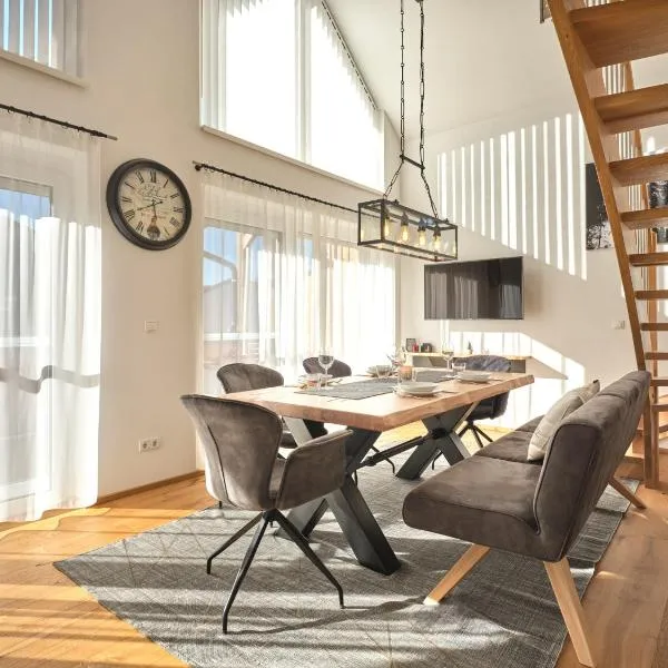 Gipfelblick Lodge 5 Pruggern by AA Holiday Homes, hotel en Pruggern