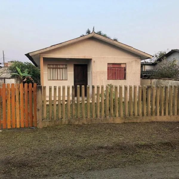 Casa na praia para temporada, hotel in Matinhos