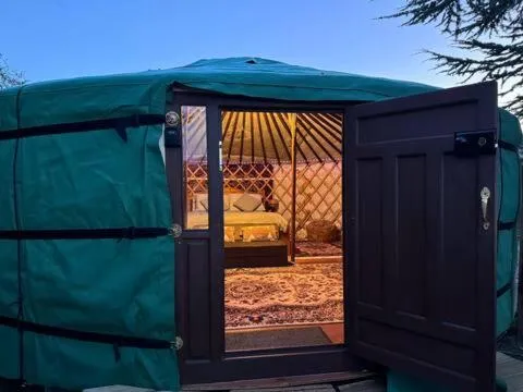 The Roundhouse Yurt, hotel a Colchester