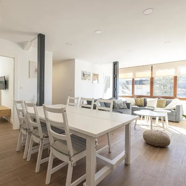 Holidays. Rosebud. 3 dormitorios & parking. 8 personas, hotel em Sierra Nevada