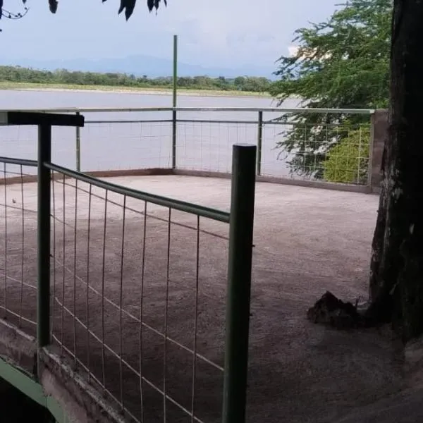 Hospedaje Luz d' Luna: Puerto Triunfo'da bir otel