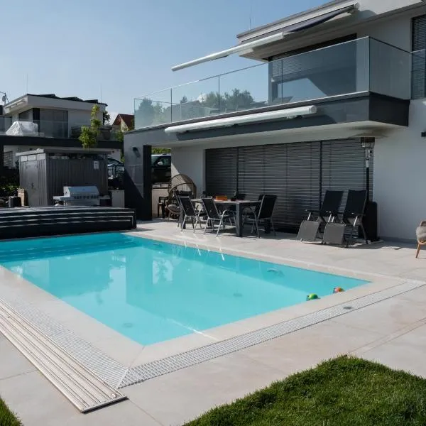 Horizont Luxury Welness Villa, hotel in Alsóörs
