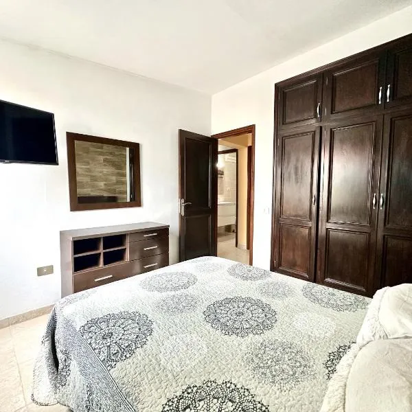 Pambnb - House next to the Beach, Terrace, Fiber Wi-Fi, BBQ, hotel v destinaci Abades