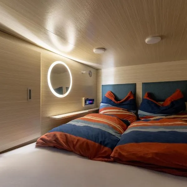 MUE Cubes - Capsule Hotel, hotel v Basileji