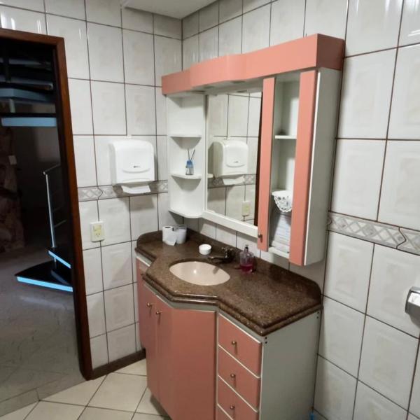 Casa espaçosa com sala de jogos interna e externa - Foto 3