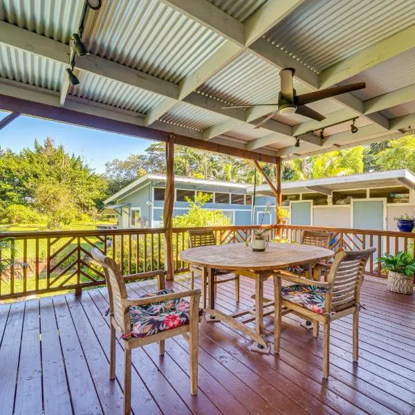 Keaau Apartment on Beautiful Acre with Pool and Deck!, hotel v destinaci Keaau