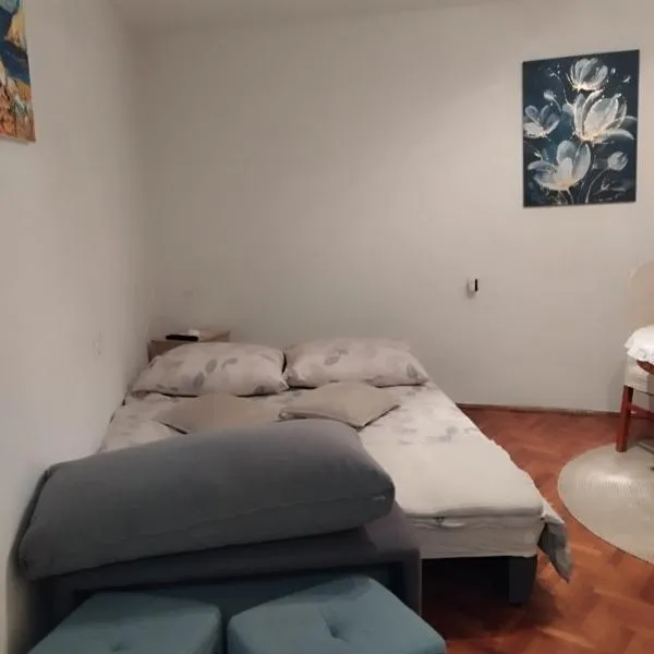 Studio apartman Lilijana, hotel v destinaci Knin