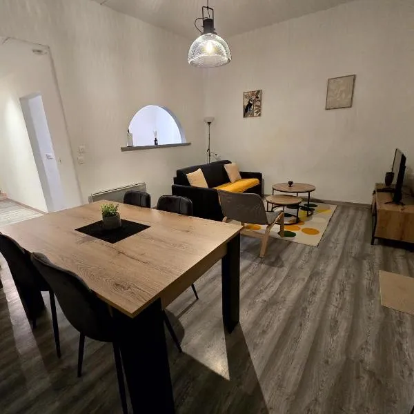 Appartement 2 chambres, cuisine équipée, hotel in Beaucaire