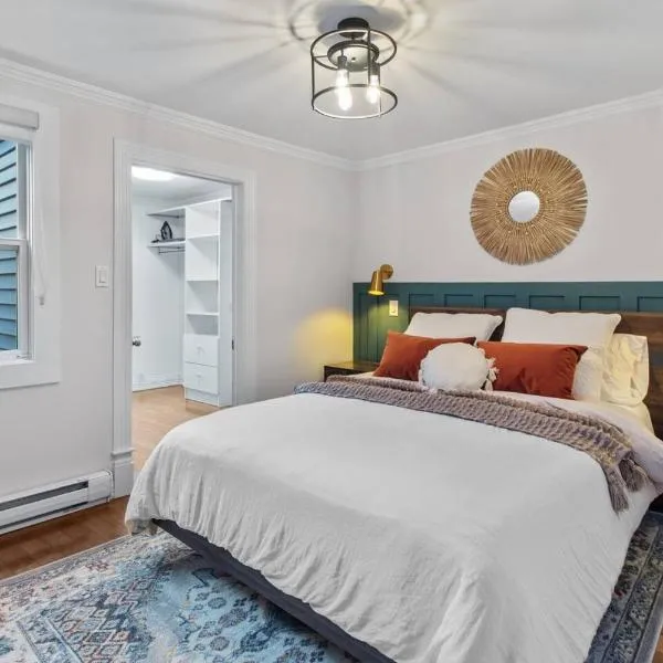 The Fancy House 3bed DT w Fenced Yard, hotel a St. John's