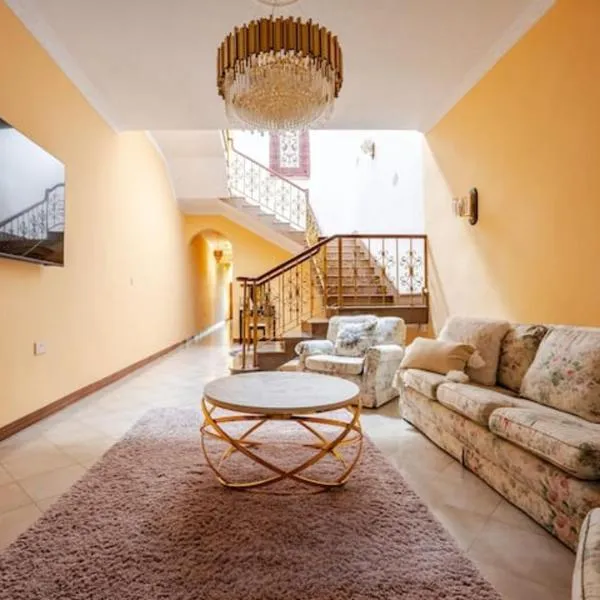 Santa Rita of Victoria majestic townhouse, hotel in Victoria