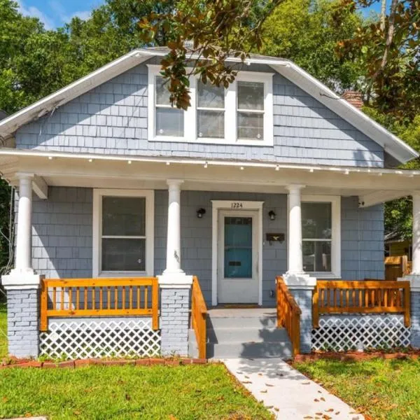 Riverside Craftsman with 3 beds and 3 baths, Pet friendly, Great neighborhood、ジャクソンビルのホテル