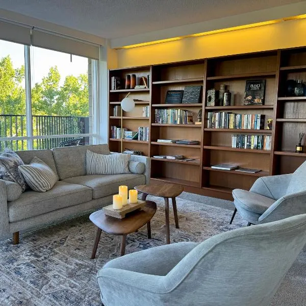 Treetops in Toorak 2br midcentury entire apartment, hotel in Melbourne
