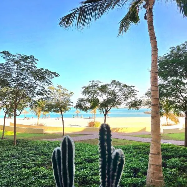 Seaview Escape Family Two-Room Apartment with Seaview, hotel en Ras al-Khaimah