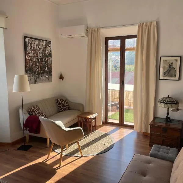 Artistic and spacious apartment, hotel in Alora