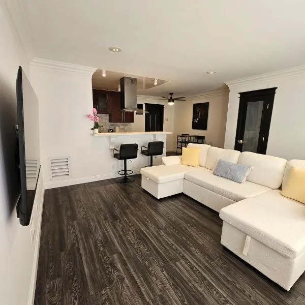 The Perfect Home in Culver City Palms Patio and Parking