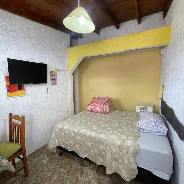 Alojamiento Lunas en Chuy con Baño Privado, hotel v mestu Chuy