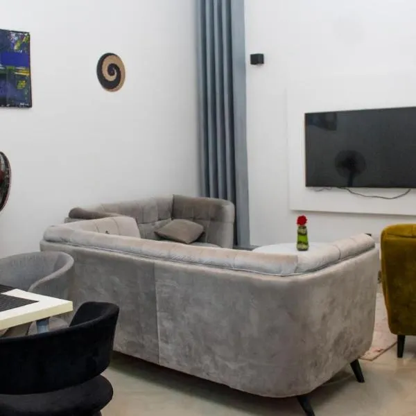 Résidence ILEWA proche mer avec Terrasse Fidjrosse Cotonou, hotel en Cotonú