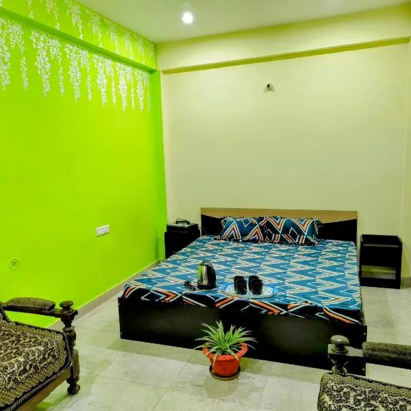 2 BHK & Balcony Nature's Theme Apartment Homestay, hotel v destinaci Prayagraj