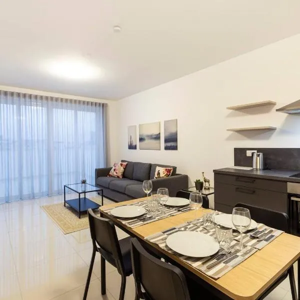 Beautiful Central Penthouse 1BR، فندق في Taʼ Xbiex