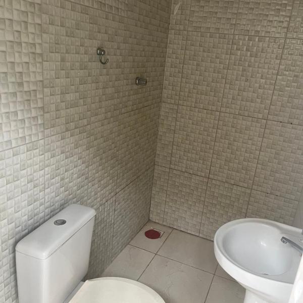 Espaço Amplo de 2 quartos com 2 camas de casal e 1 de solteiro - Foto 3