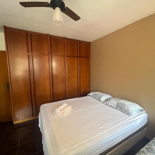 Suite Bueno econômica com Ar split Tv a acabo Wi-fi fibra local otimo e rico em comércio