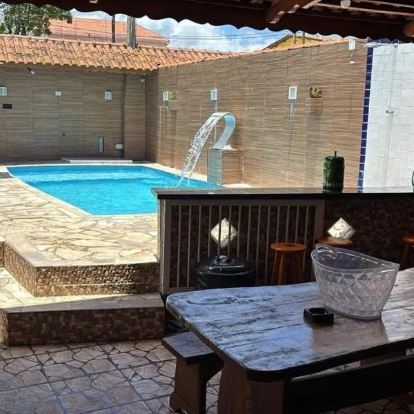 Piscina, Churrasqueira, Ar Condicionado e 3 Vagas de Garagem, hotel in Mongaguá