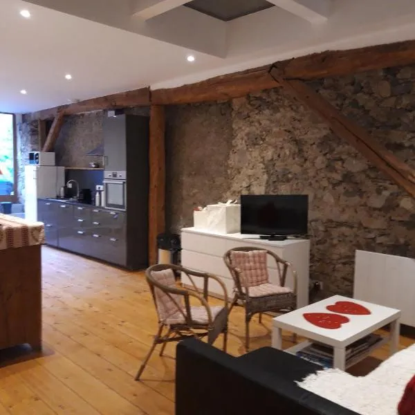Domaine de la Safranière - Holiday Home، فندق في Saint-Léger