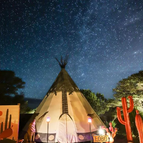 Lobo Tipi at El Mistico Ranch, hotell sihtkohas Nogal