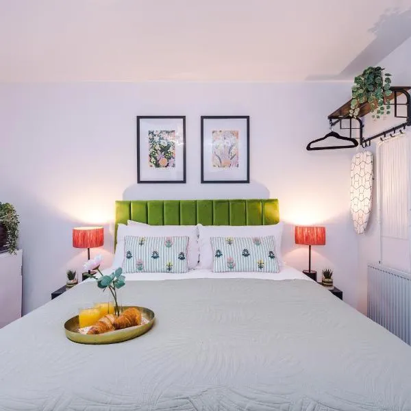 Victoria Park Studio 10 - Self Contained, 5 Mins Walk To Train Station & Town Centre, Free Parking, hotelli kohteessa Leamington Spa