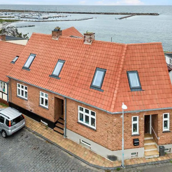 Spacious House With Sea Views From All Rooms, hotel em Rønne
