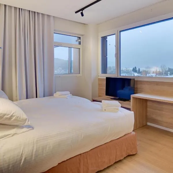 Nomads Lux Studios & Business Center, hotel in Ioannina