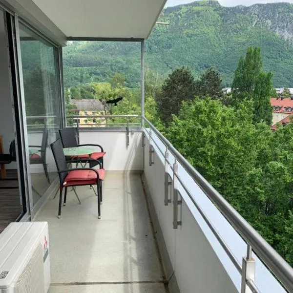 501, Schlafzimmer, Wohnzimmer, Küche und Bad mit Bergblick, hotel in Bad Reichenhall
