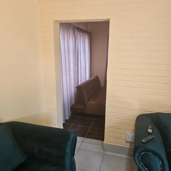MATSOP Guesthouse, hótel í Bela-Bela