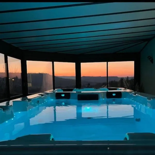 spa de nage et jacuzzi à Séverac d'Aveyron, hotel v destinaci Sévérac d' Aveyron