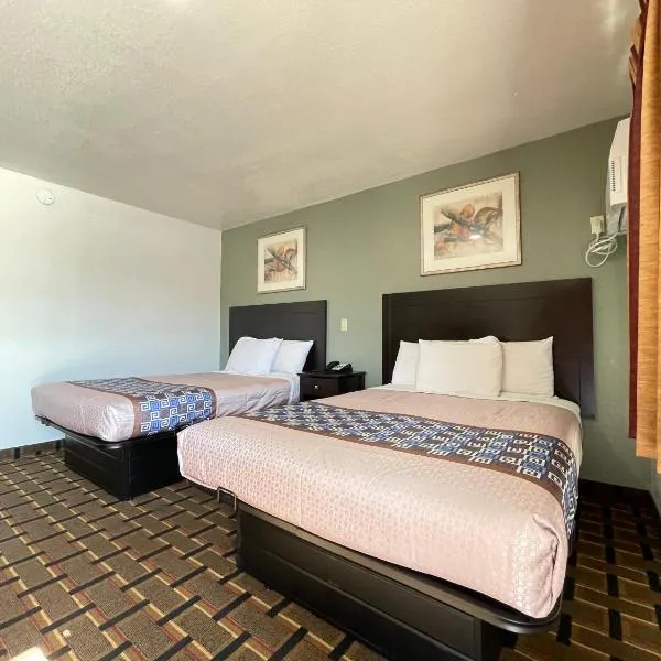 Budget Inn Ada, hotel di Ada