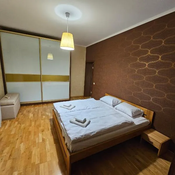 Надзвичайно зручна простора квартира, hotel v Užhorodu
