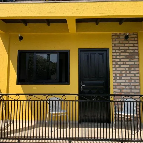 Stúdio Amarelo, hotel in Florianópolis