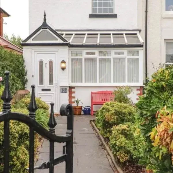 Kitty Cottage - 3 Bedroom - Warm and Welcoming - Sleeps 5 - Blackpool, hotel v destinaci Blackpool