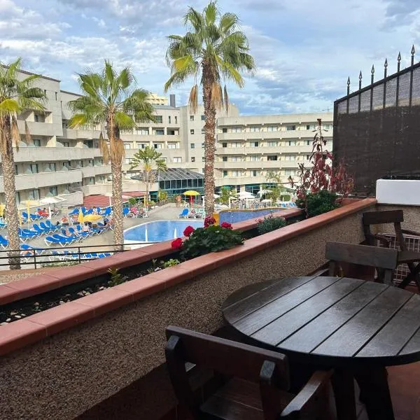 Playa Jardin Terrassenwohnung mit Pool , 100 Meter zum Strand, Hotel in Puerto de la Cruz