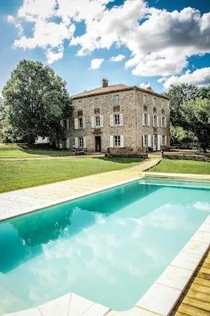 Domaine de Maisonneuve, hotel in Sugères